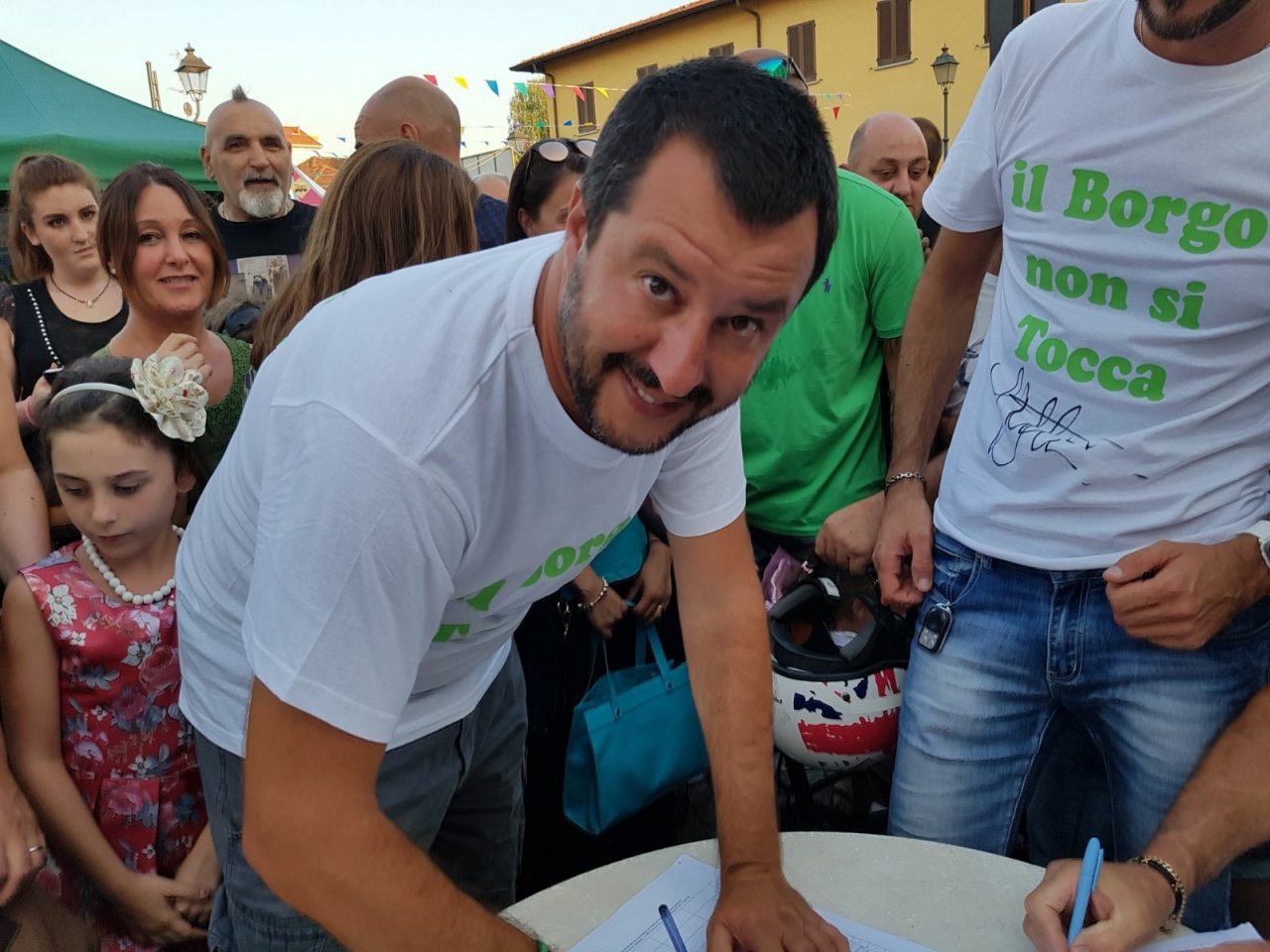 Salvini a Lazzate: “Dove c’è la Lega non ci saranno clandestini” – LE FOTO