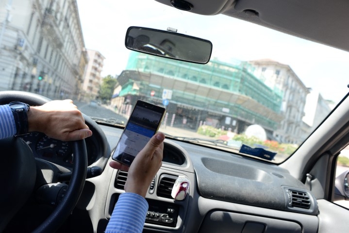Cellulare alla guida, la nostra inchiesta. Ecco il VIDEO