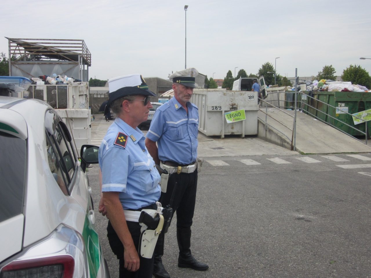 Seregno: discarica abusiva davanti alla ditta, arriva la Polizia locale