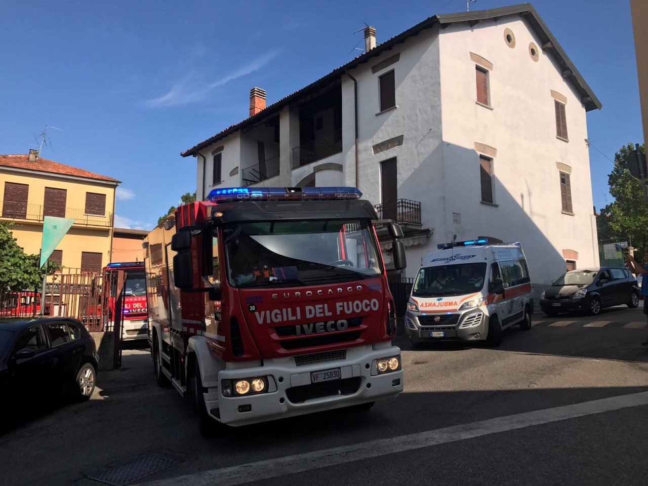 Carate: incendio in una abitazione in via Volta- IL VIDEO
