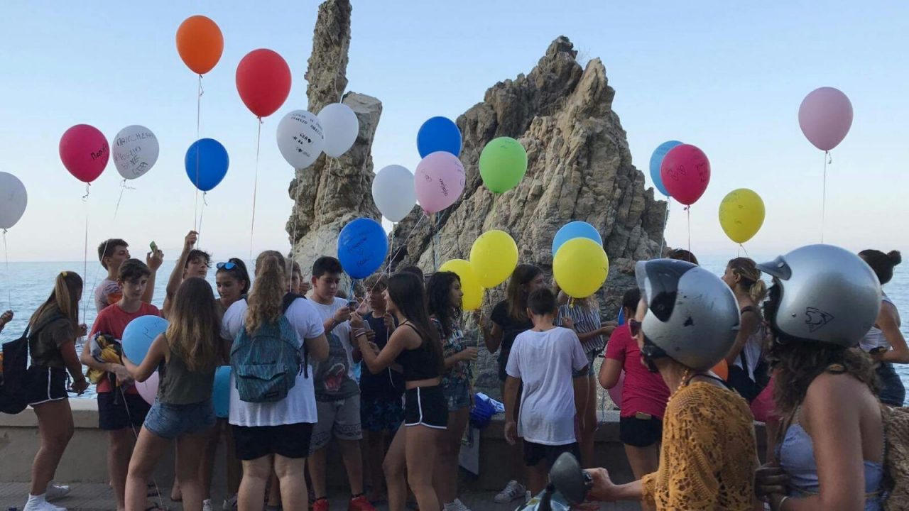 Gea Papa, gli amici liberano palloncini in cielo FOTO