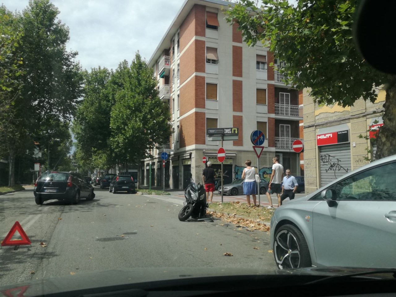 Monza, incidente tra auto e moto in via Foscolo