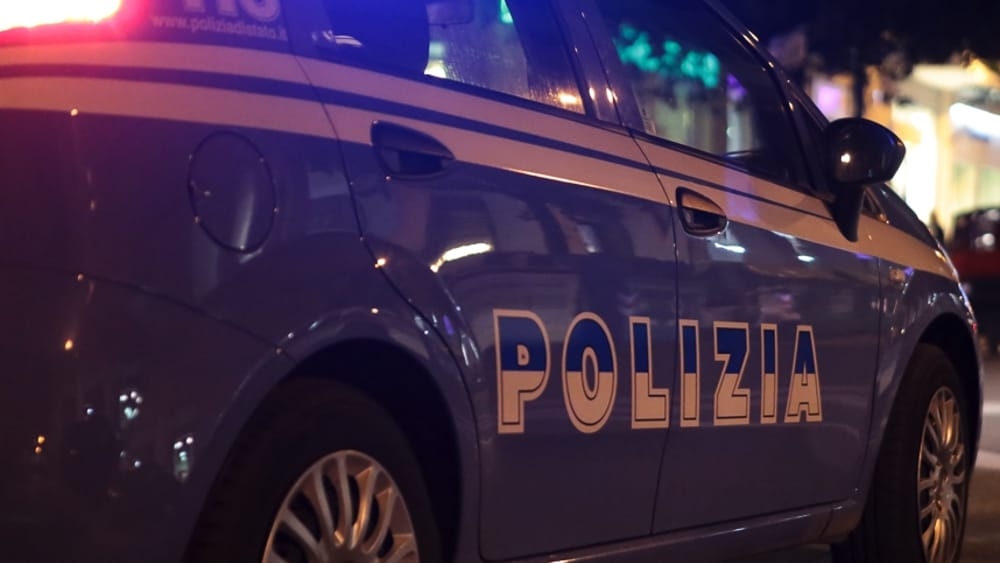 Paura in via Magenta, aggredite e rapinate fuori dalla pizzeria
