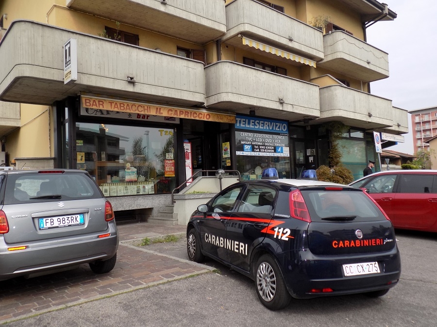 A Desio ladra di bell’aspetto tenta furto e truffa ma la barista la smaschera