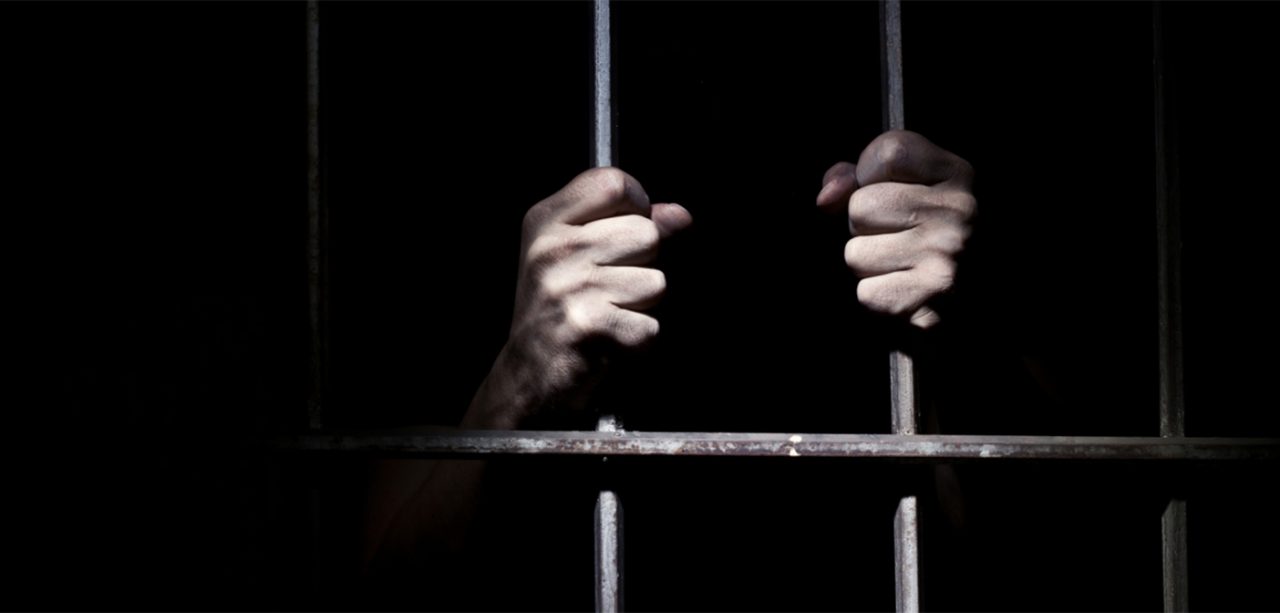 “Vogliono abusare di me, cambiatemi di cella”