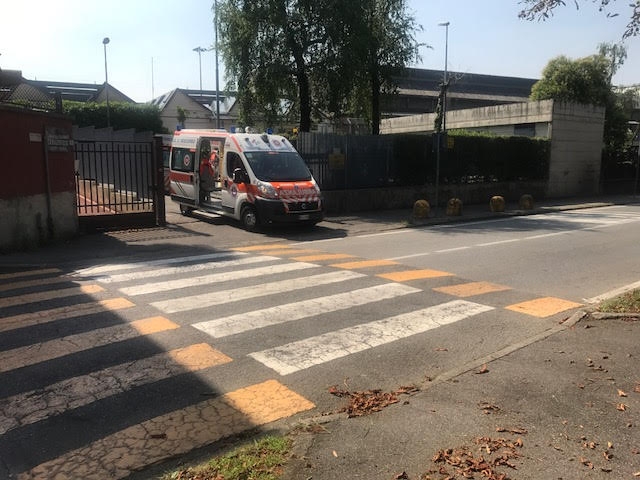 Carate, caldo soffocante: donna colta da malore in caserma