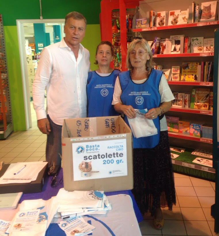 Il Sindaco di Monza Dario Allevi insieme ai volontari dell’ENPA