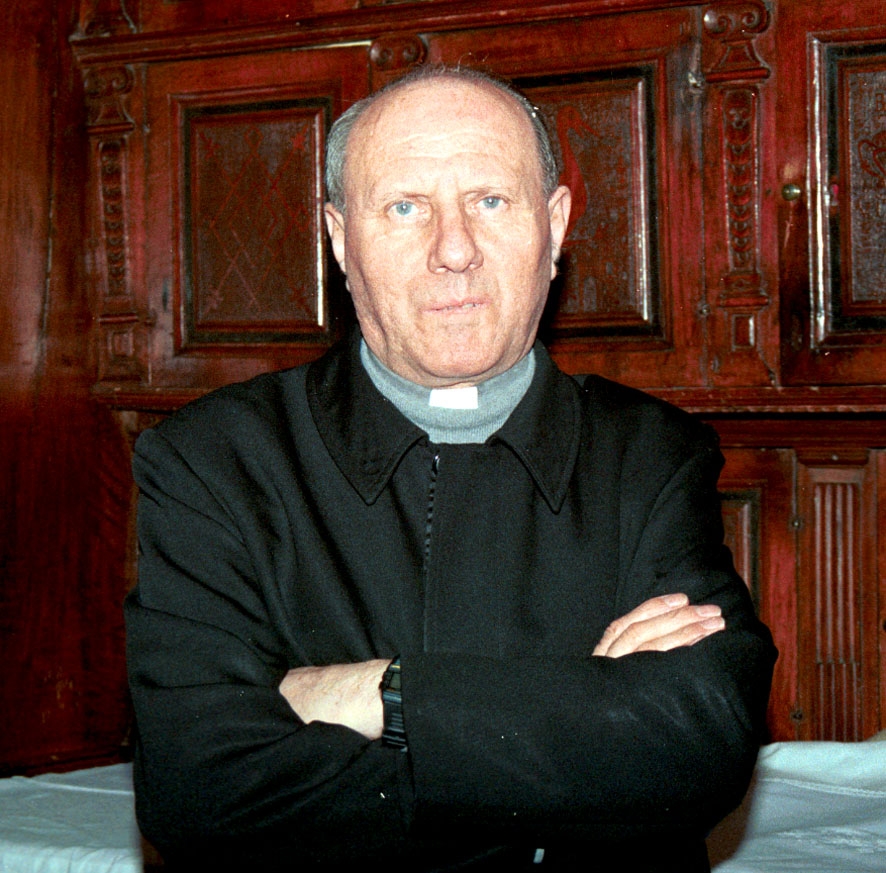 Veduggio in lutto: addio a don Naborre Nava