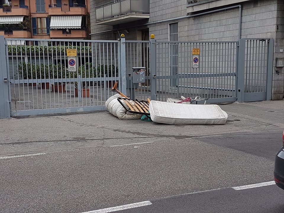 “Discarica abusiva” in via Guerrazzi… intervento lampo del Comune