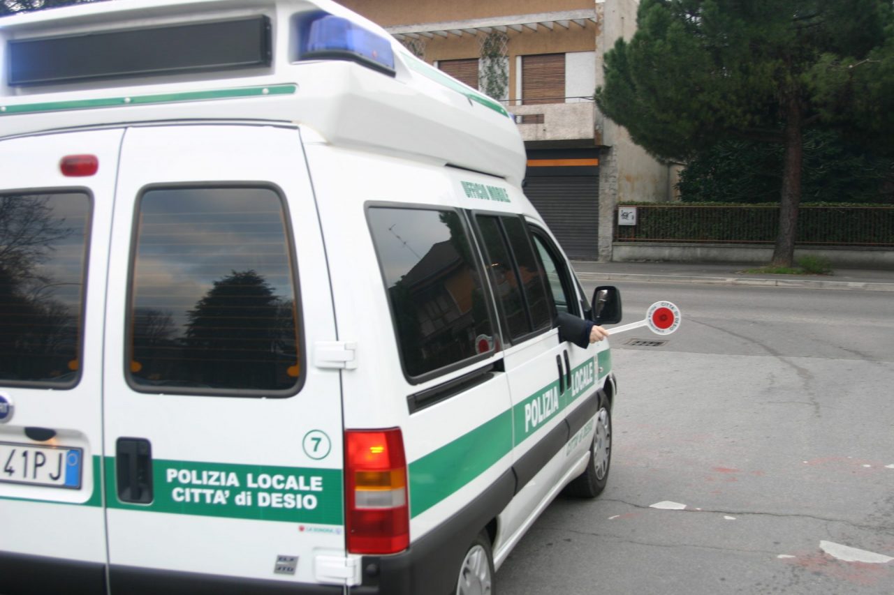 Desio, spray al peperoncino e manganello in dotazione ai vigili