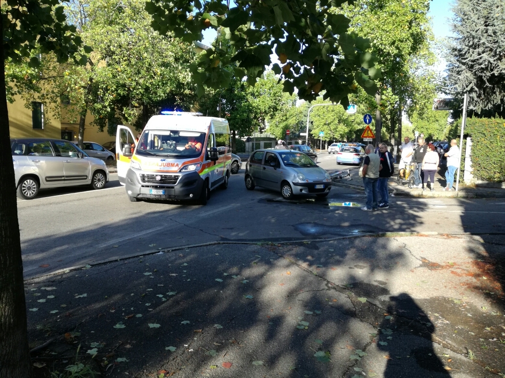 Nova Milanese, ciclista investito da un’auto in via Locatelli