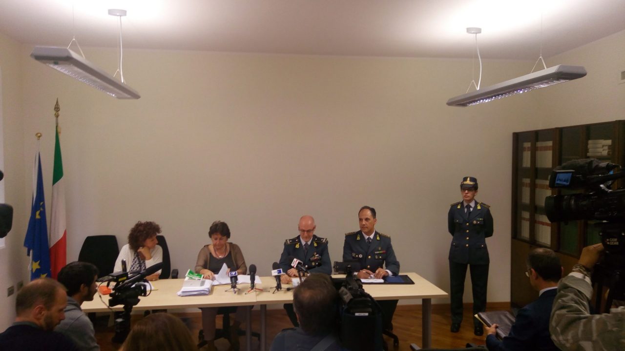 Scandalo sanità: operavano con protesi scadenti in cambio di tangenti