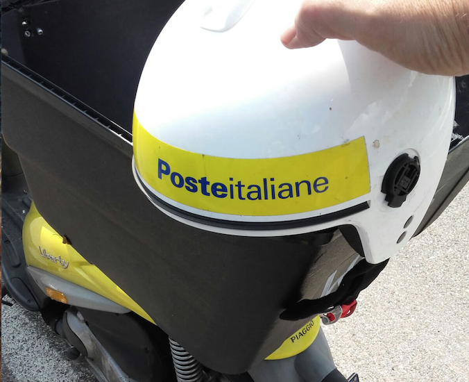 Ritrovato al Parco delle Groane lo scooter delle Poste di Seregno: ecco cosa c’era dentro