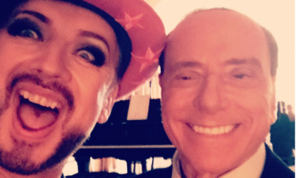 Berlusconi pop: il selfie con Boy George