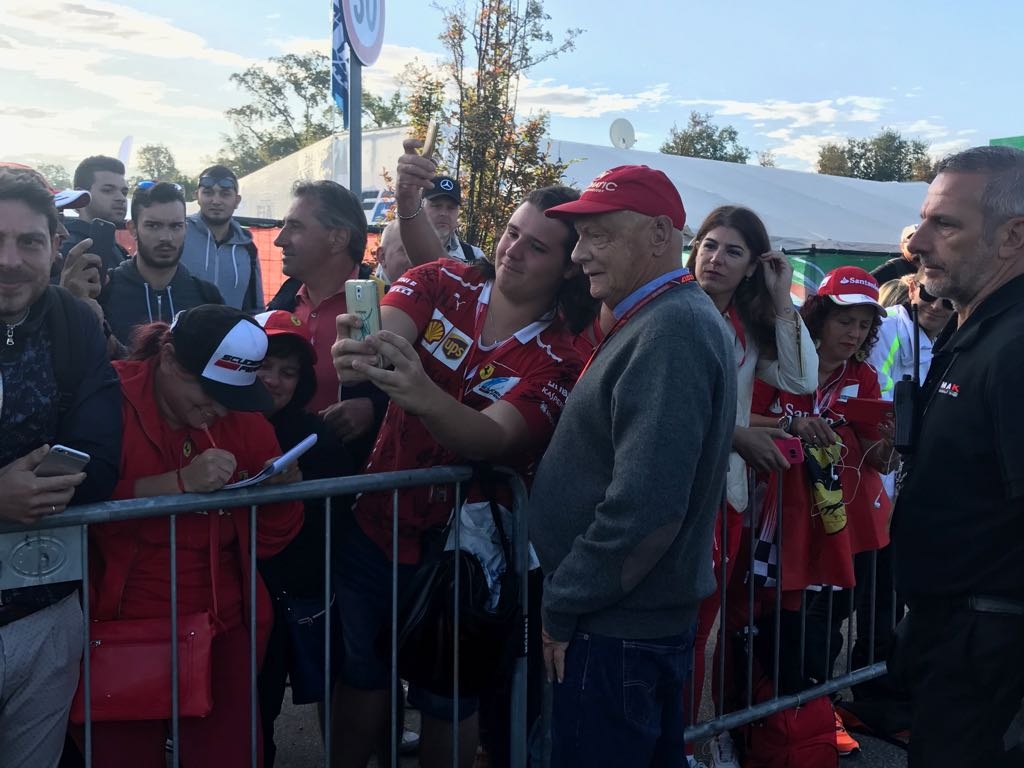 Gran Premio di Monza: grandi dei motori in passerella per autografi e selfie
