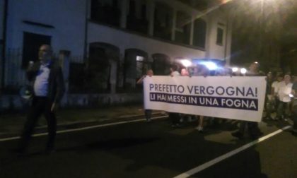 Albiate: profughi "in una fogna", i cittadini scendono in piazza