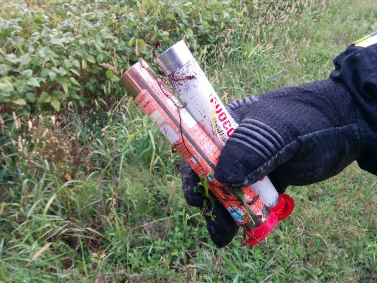 Centinaia di fumogeni nel Molgora: operazioni di recupero in corso – IL VIDEO