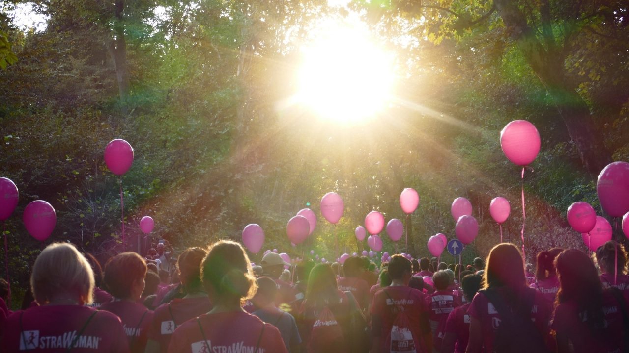 StraWoman: un fiume di maglie rosa invade il Parco