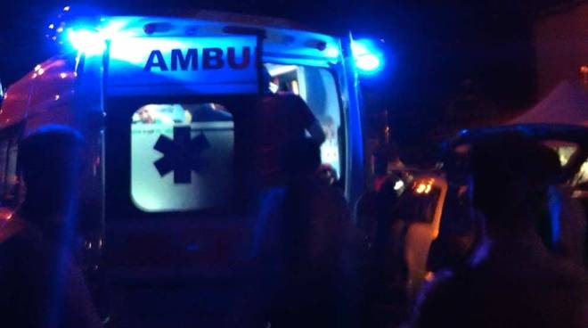 Scontro tra due auto a Limbiate 2 feriti SIRENE DI NOTTE