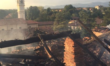 Meda, Villa Traversi divorata dalle fiamme - FOTO ESCLUSIVE
