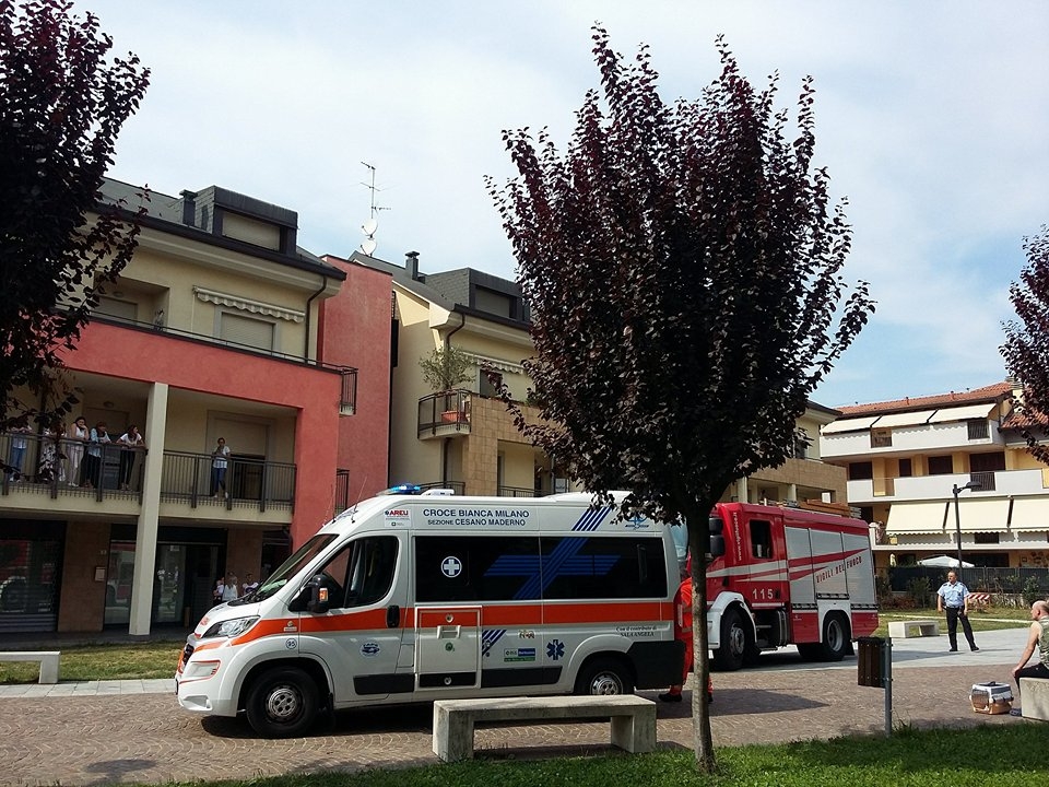 Incendio a Limbiate, gravissima una donna di 83 anni