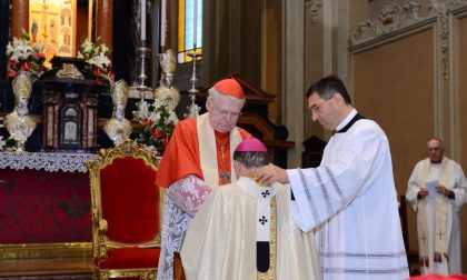 A Seveso monsignor Delpini ha ricevuto il Pallio da Scola, delegato del Papa