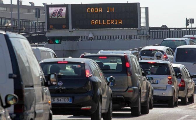 Tangenziale Est bloccata per incidente