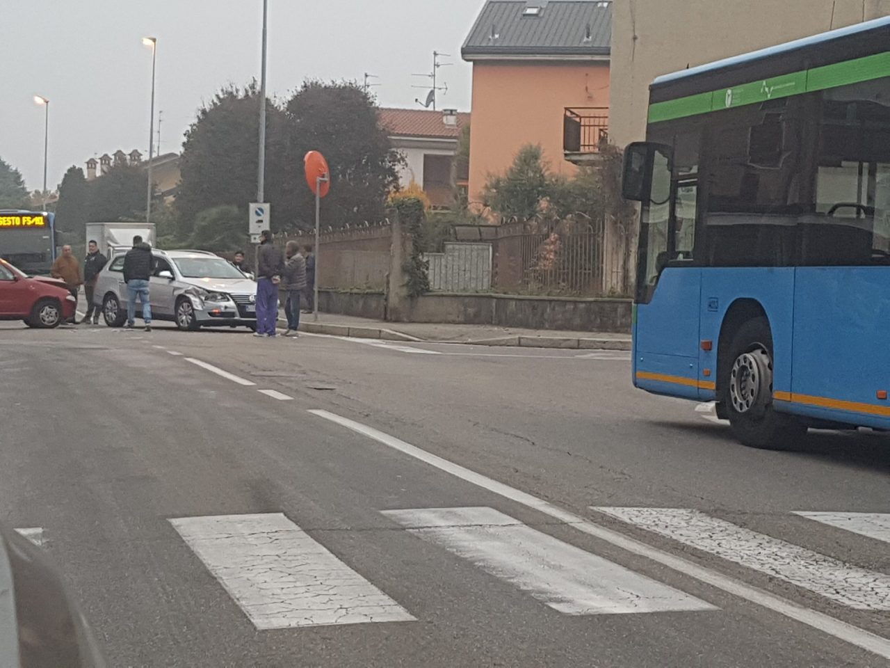 Scontro tra auto in via Cavour a Giussano