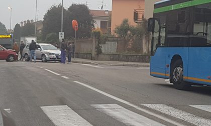 Scontro tra auto in via Cavour a Giussano