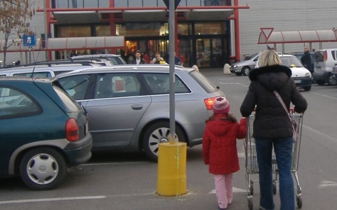 Rondò dei Pini, Bennet chiude e cambia tutto: «Niente più alimentari». Forse arriva Action?