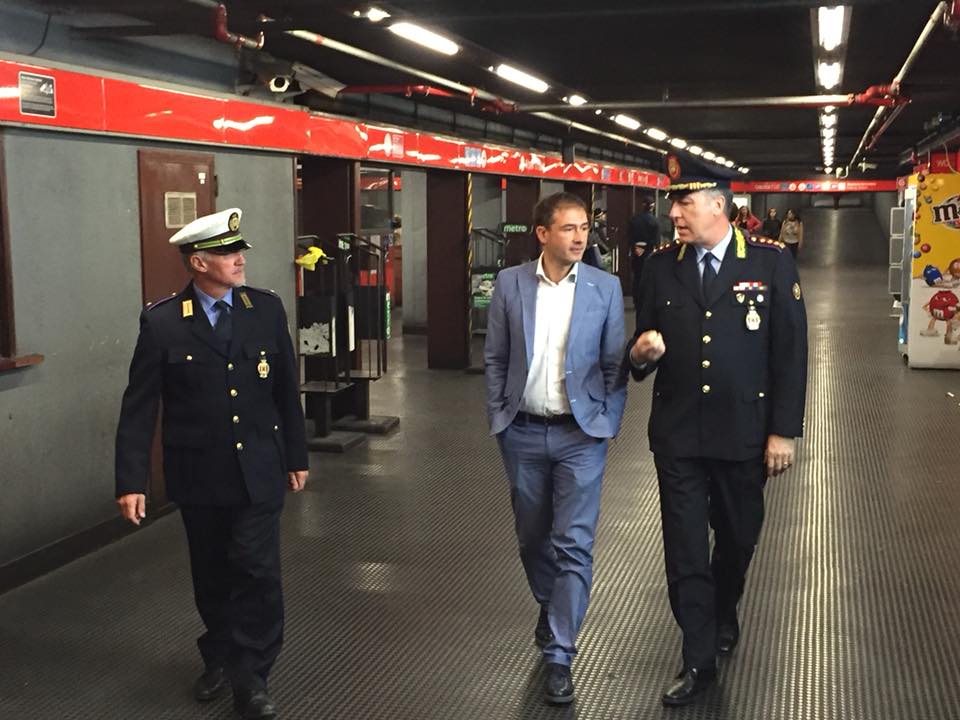 Ubriaco minaccia due vigilesse in metro: denunciato
