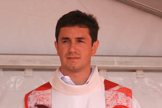 Cesano, la battaglia di don Sergio contro il ticket per entrare in Duomo