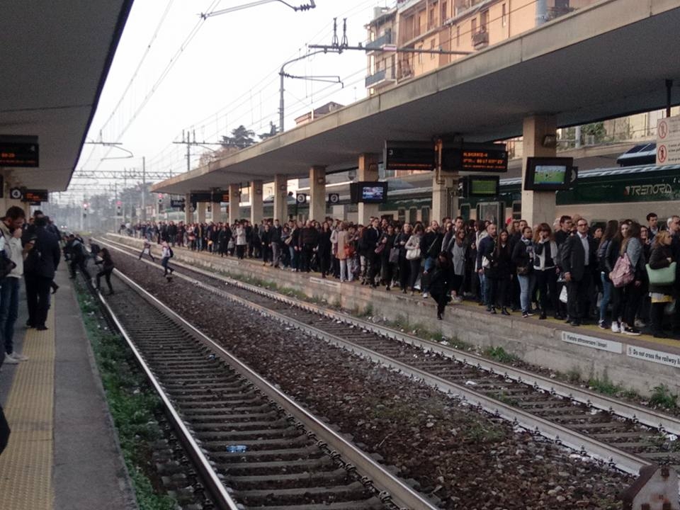 Folla Stazione di Monza