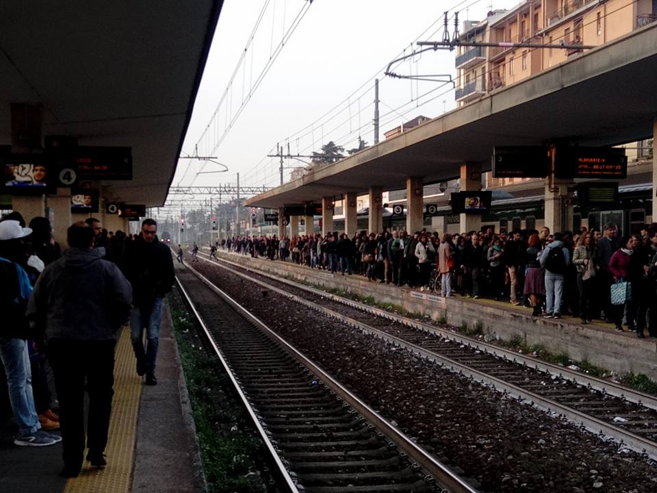 Folla stazione di Monza