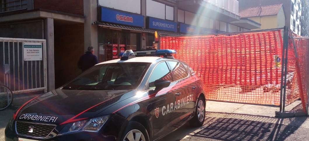 Armati di pistola seminano il panico, clienti in ostaggio LA TESTIMONIANZA