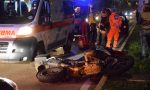 Frontale tra auto e moto: un morto e due feriti gravi