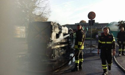 Paura a Giussano, esplode camion della pulizia strade
