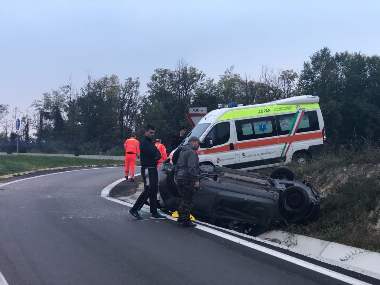Pauroso incidente, si ribalta e finisce nel fosso