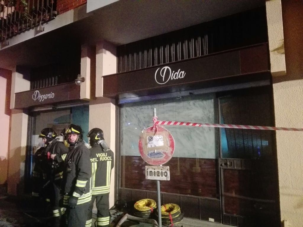 Incendio nella pizzeria del centro: indagato il gestore – FOTO E INTERVISTE