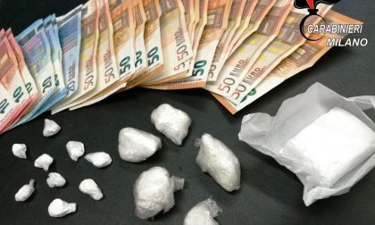 Arresto per droga: cocaina e mille euro nascosti in casa