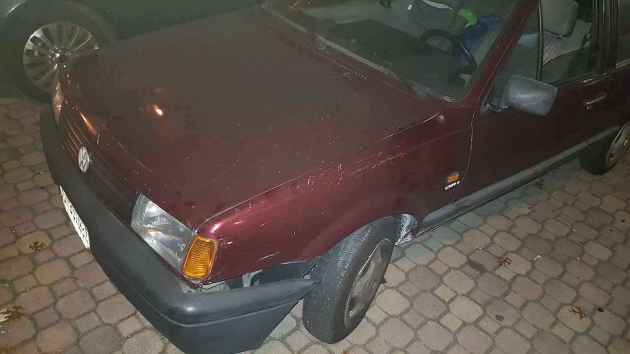 Si schianta sulla rotonda