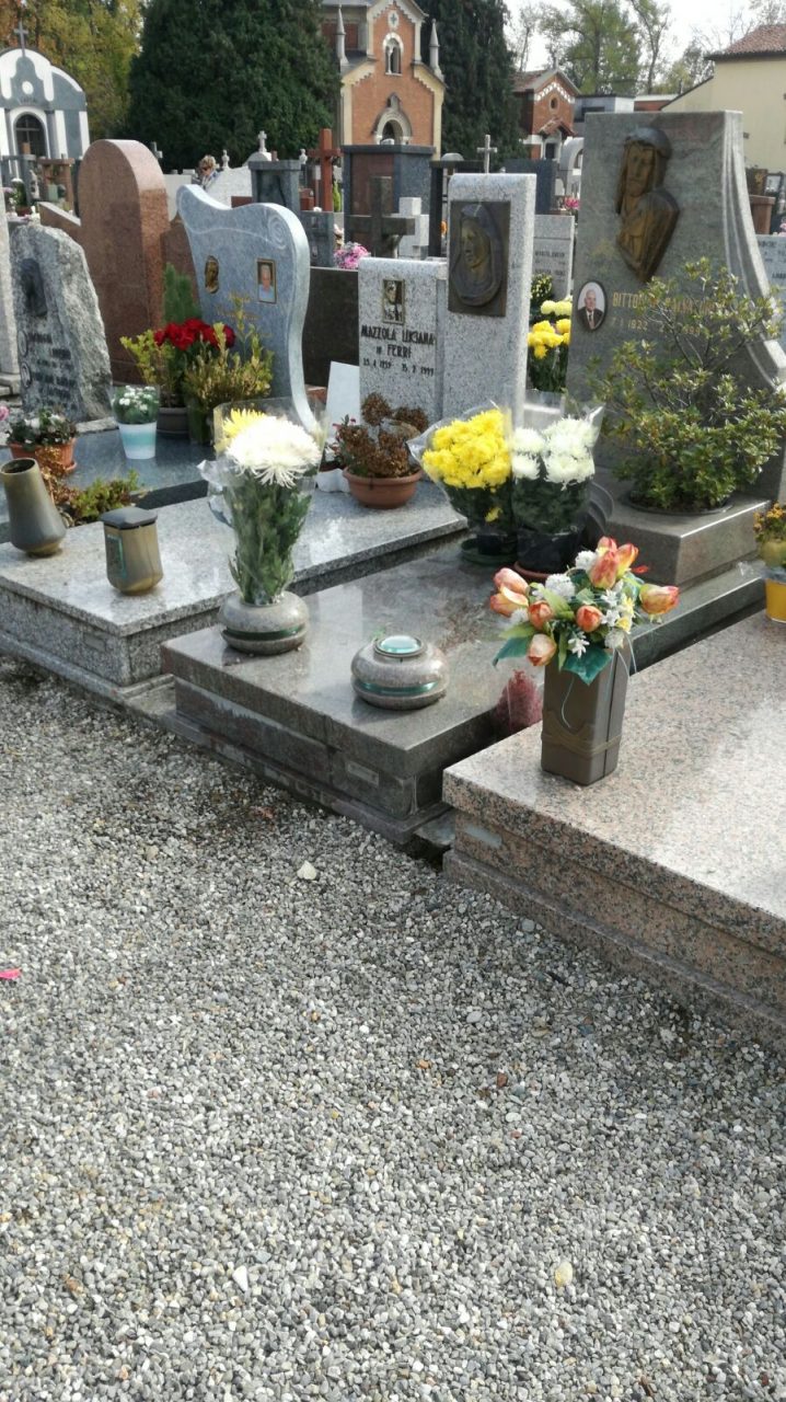 Morta l’anziana caduta al cimitero