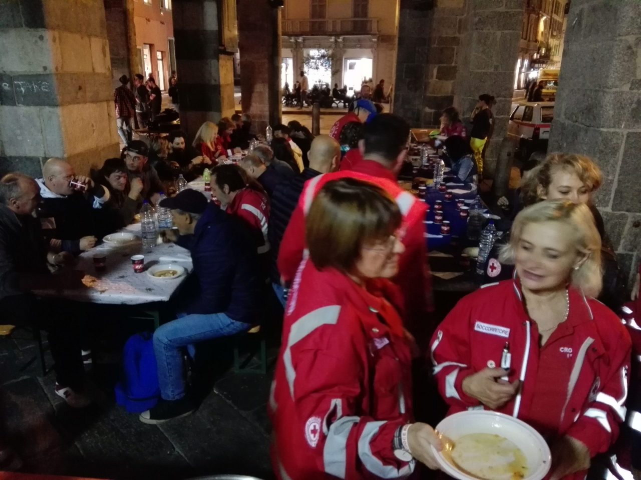 In piazza Roma la fagiolata per i bisognosi VIDEO