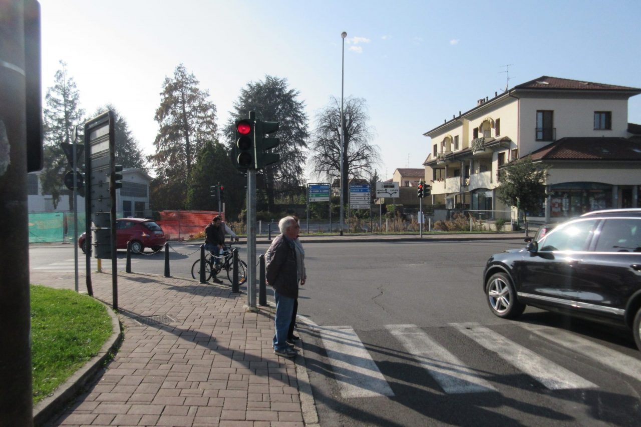 Biassono si passa col rosso nonostante le telecamere – VIDEO
