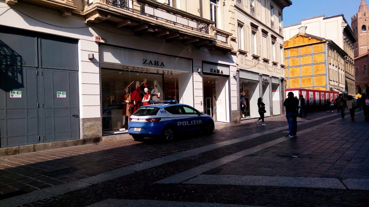 Tentato furto da Zara: nella borsa capi per 40 euro