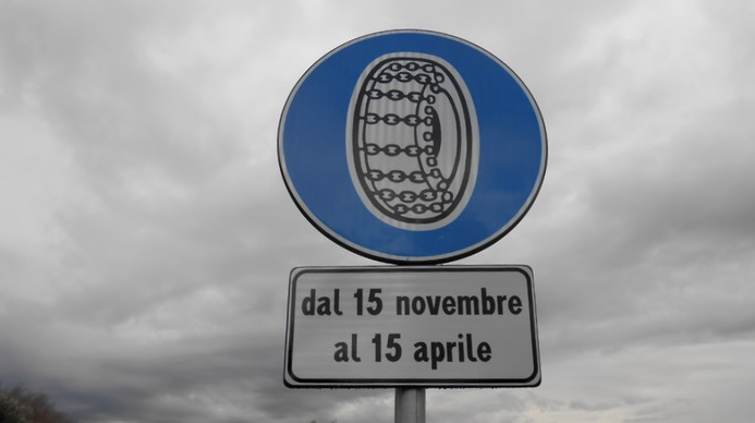 Al via l’obbligo di catene a bordo o pneumatici da neve