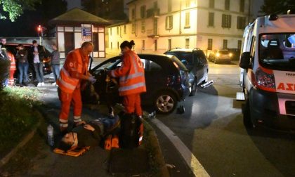 Sirene di notte: scontro tra due auto in via Boito, 2 feriti
