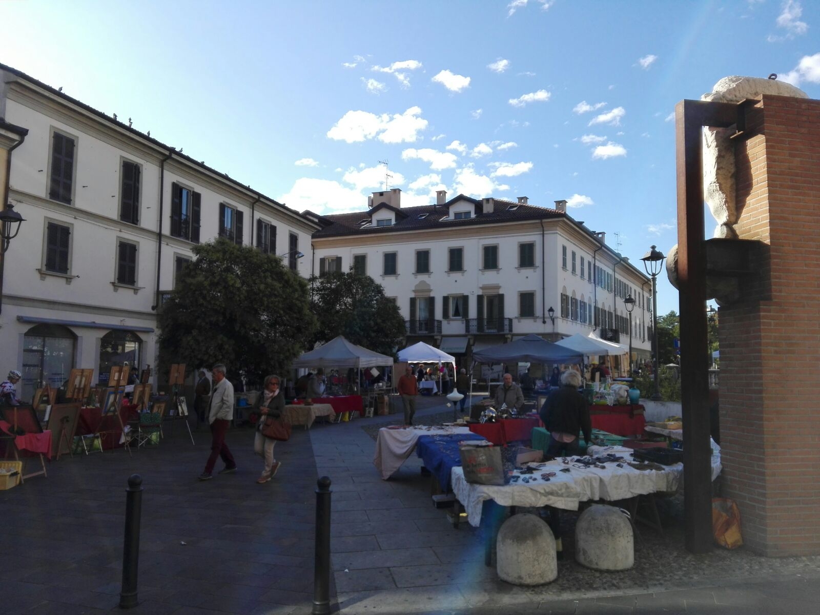 Multe al mercatino di via Bergamo