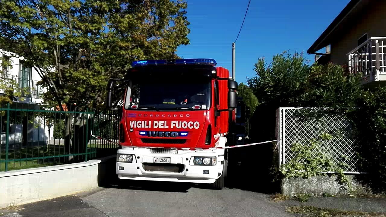 Incendio in via dell’Adda, a fuoco un capanno degli attrezzi