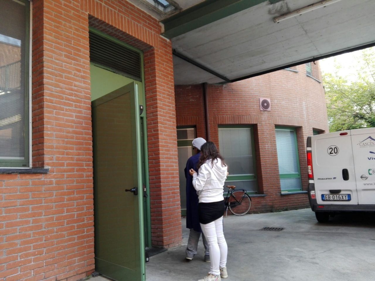 Folgorata nella mensa della scuola Modigliani